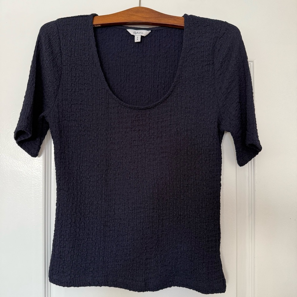 Reitmans Navy Textured Short-Sleeve Scoop-Neck Top